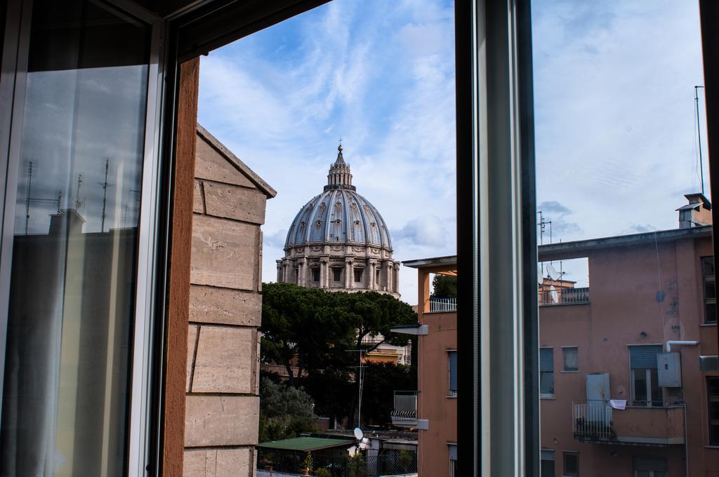 Vatican Balcony Rome Exterior photo